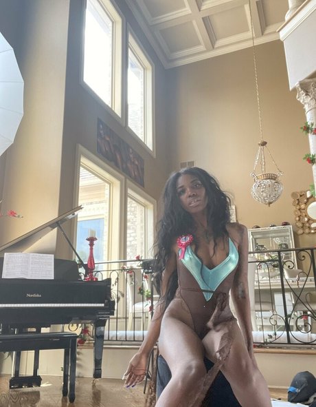 niiathefreak naked pornstar pictures