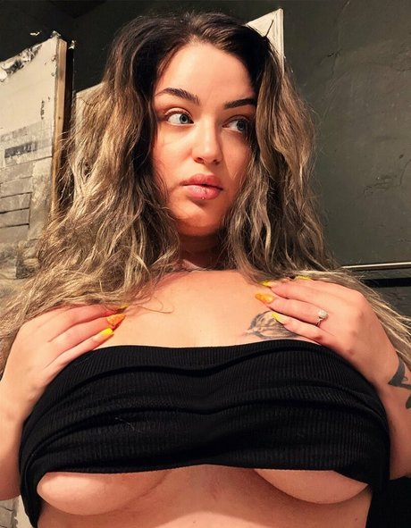 sh james model beautiful photo