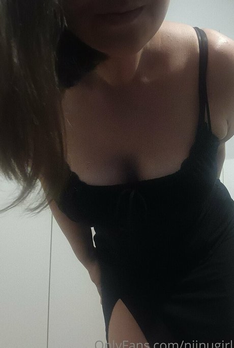 niinugirl erotic star image