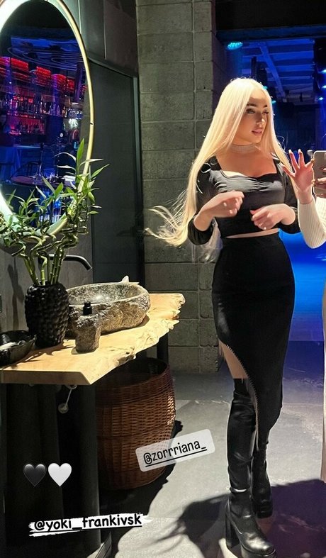 BlondieLana beautiful actress image