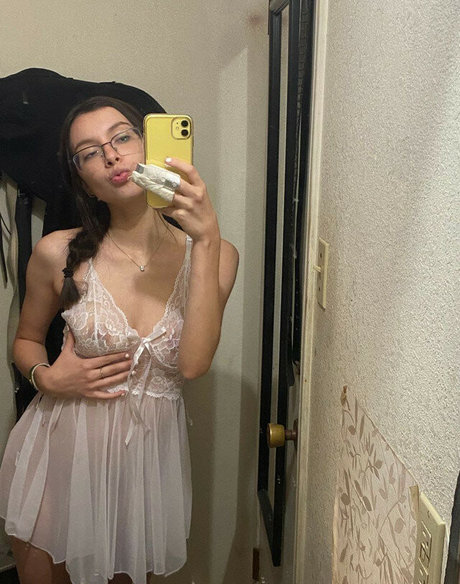 Sunflower ASMR pornographic model pics