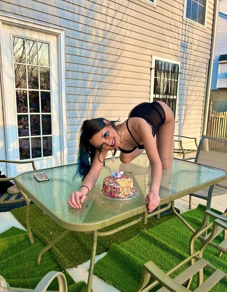 ittybittybarrrbie pornstar naked image