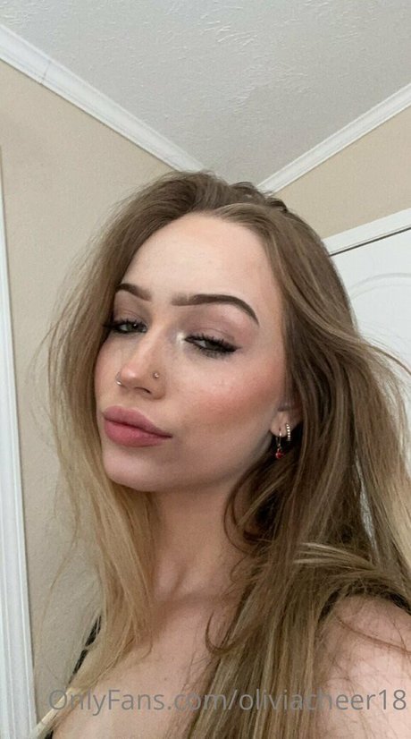 oliviacheer18 erotic pornstar picture