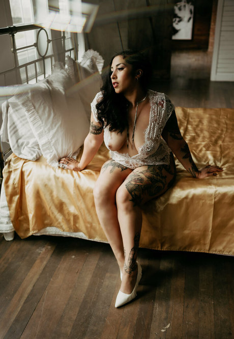 curvy girl onlyfans hot nude picture