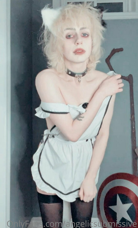 angelicsubmissive model sex photo