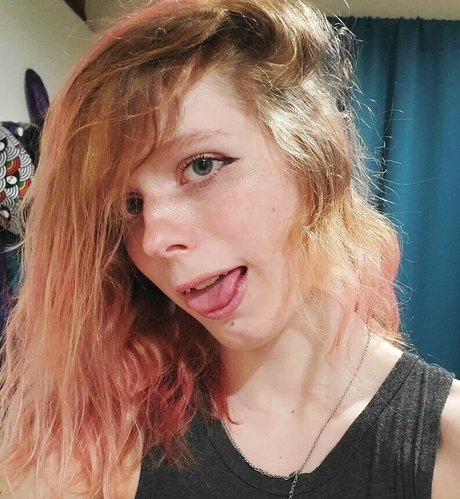 RainieBun pornstar erotic pictures