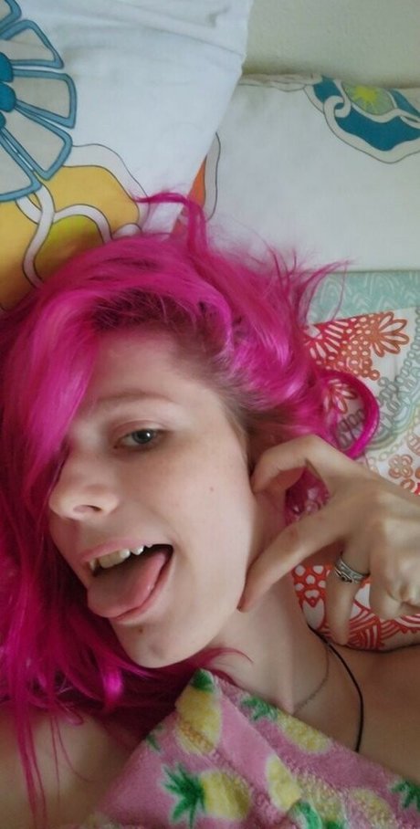 RainieBun hot model pic