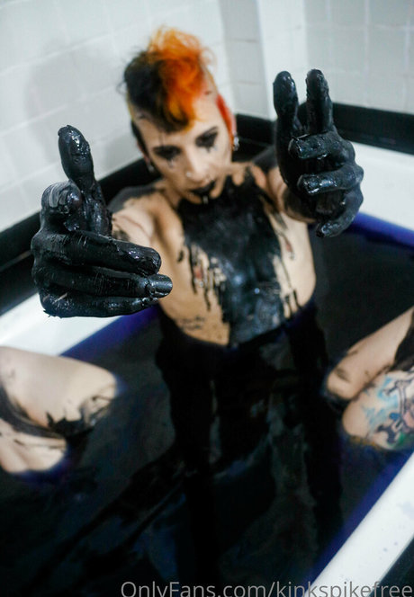 therubberdemonfree naked model pic