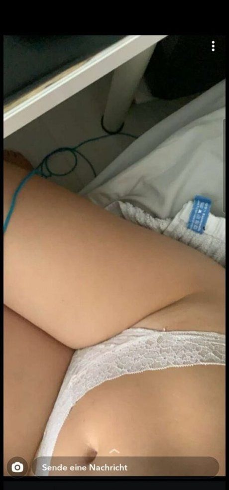 SleepyDinosaur nude star picture