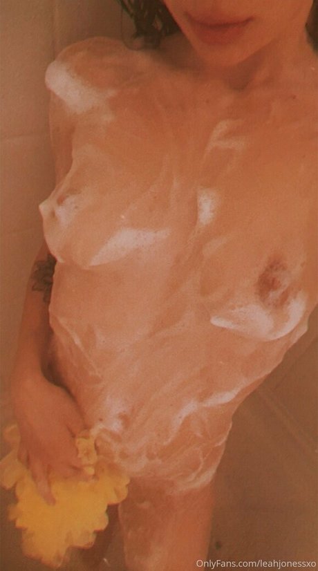 leahjonessxo model erotic photos