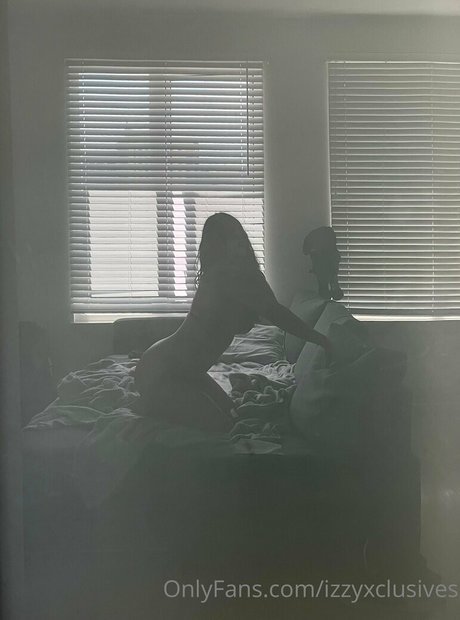 izzyxclusives art model pictures