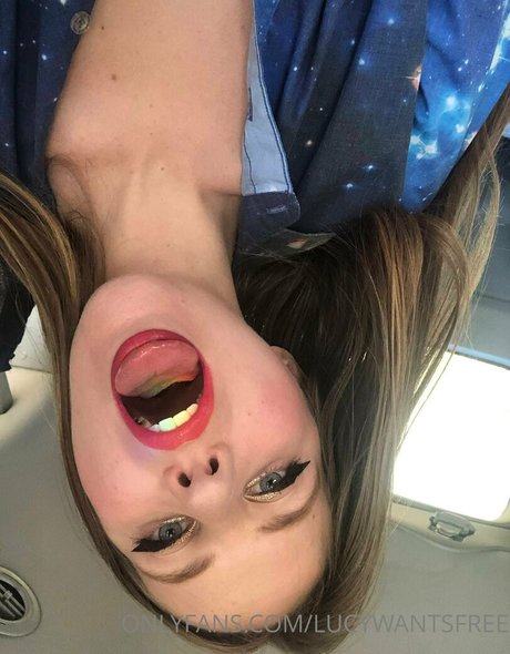 lucywantsfree sexy model image