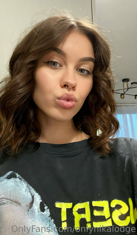 onlynikalodge art model picture