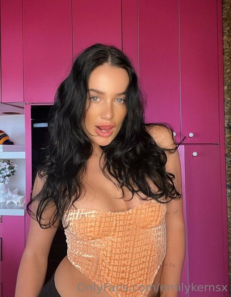 Emiemilykernsx star naked gallery