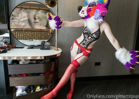 glittertitpup top model img