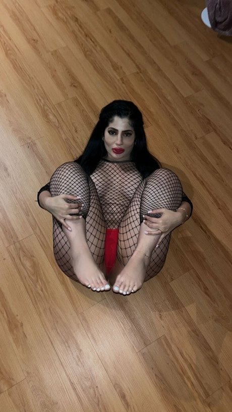 Nadia Ali model perfect image