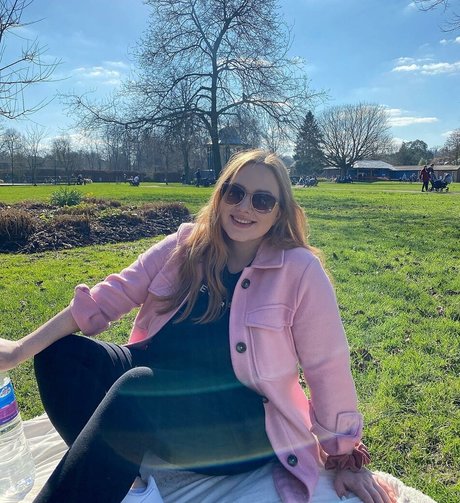 Lucy Whittingham porn model archive