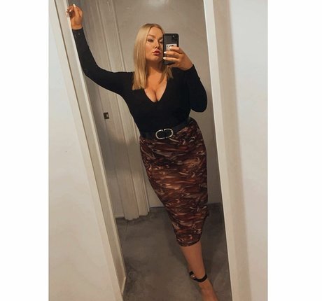 Lucy Whittingham pornstar top pic