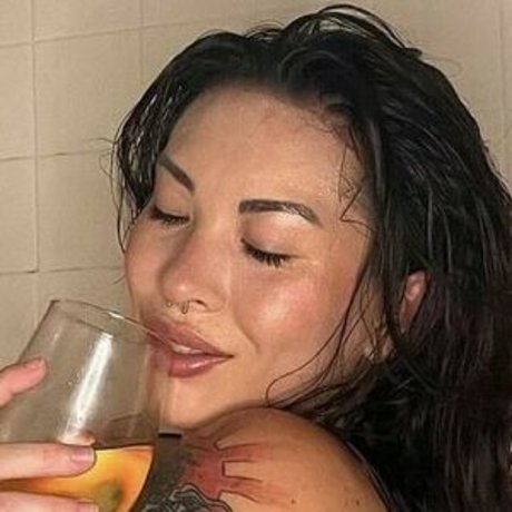 iris est2020 adult star image