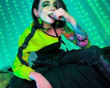 Flickerspark model free image