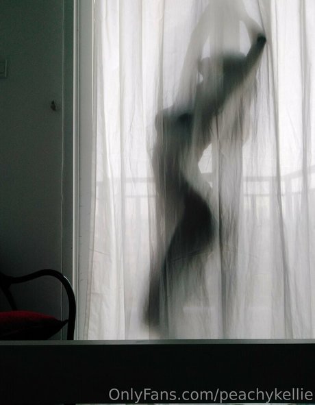 peachykellie model perfect pictures