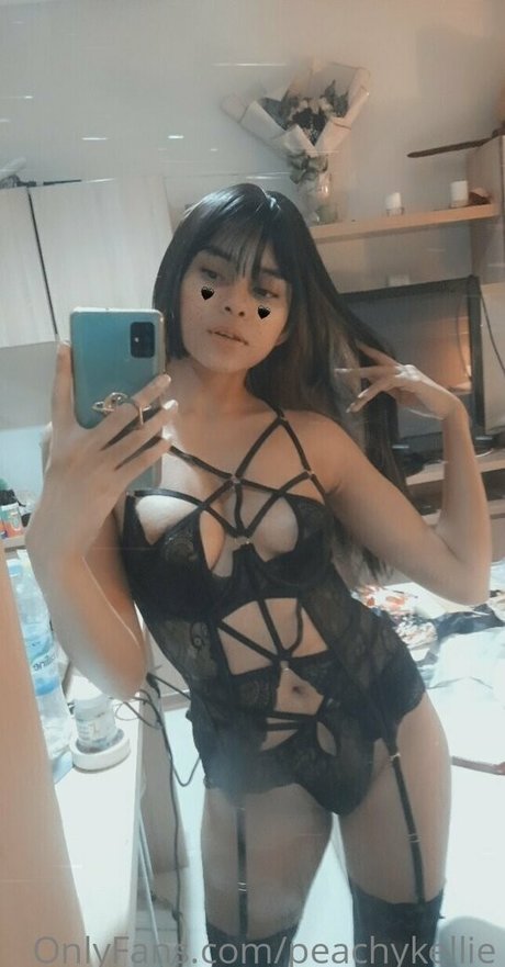 peachykellie pornographic actress pics