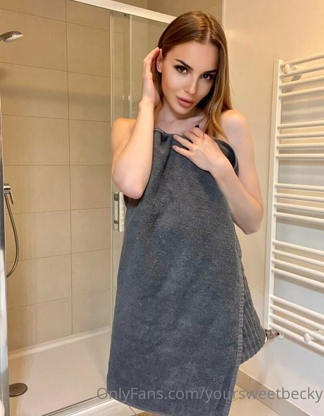 yoursweetbecky naked star image