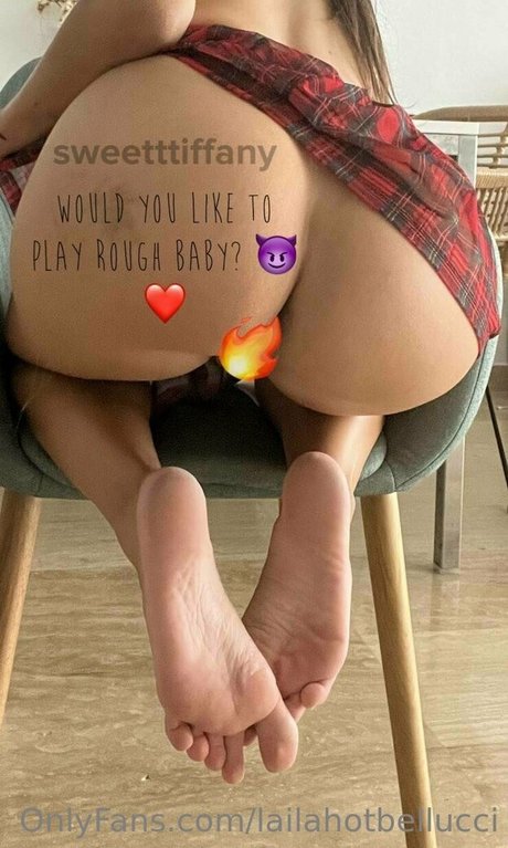 lailahotbellucci perfect model pics