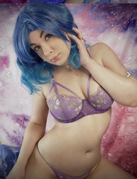 Sarah Fong hot model pics