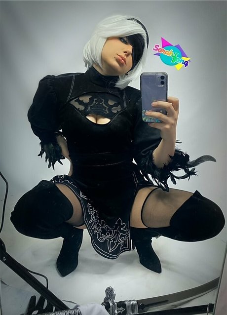 Sarah Fong beautiful model picture