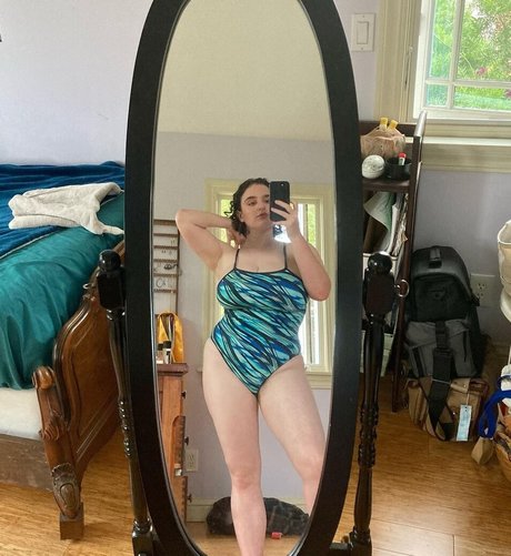 Alida Roos nice actress photos