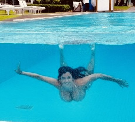 Omnimundi adult model image