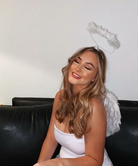 Helayna Birkett top star photo