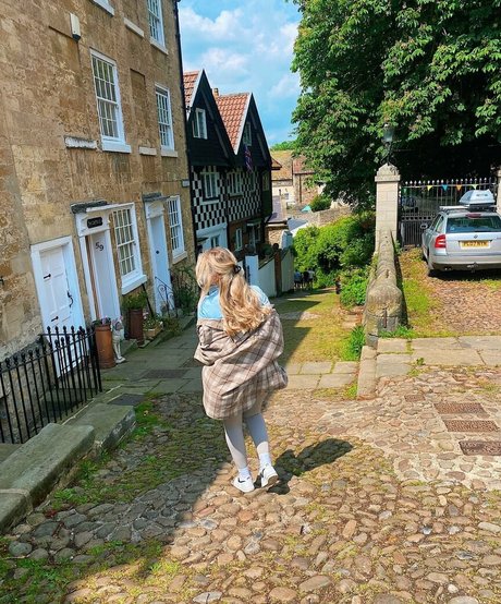 Helayna Birkett beautiful star picture