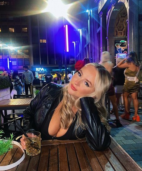 Helayna Birkett pornstar nice img