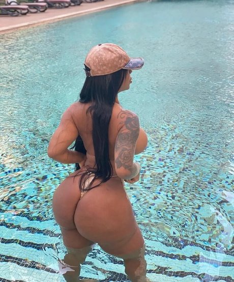 Valentina Ferraz model top archive