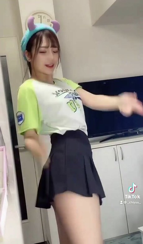 _chiyuu_ model xxx img