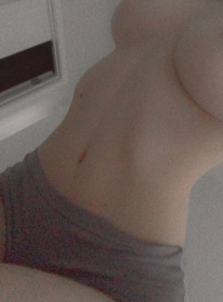 EmiliaNSFW star sexy galleries