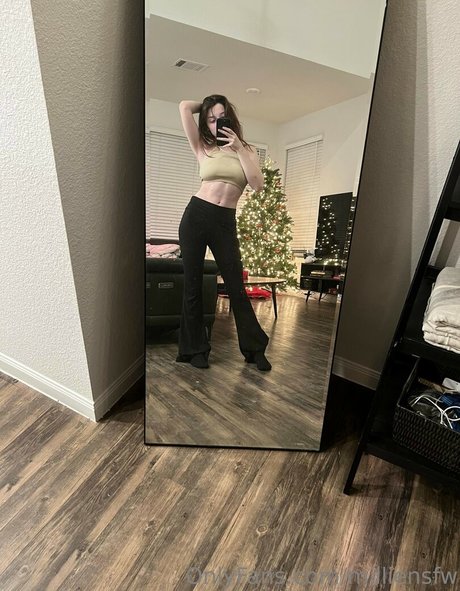 EmiliaNSFW pornstar exclusive pics