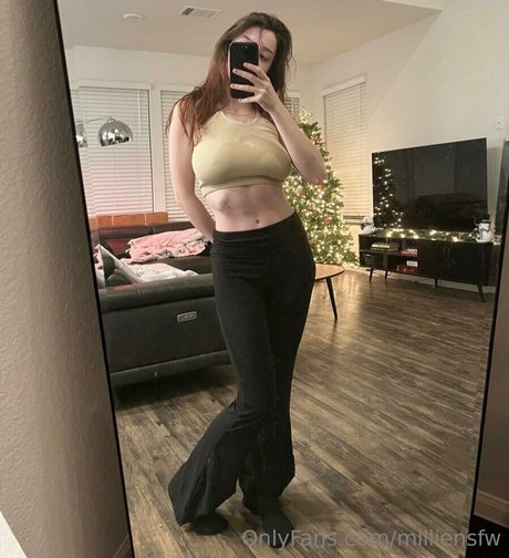 EmiliaNSFW pornstar nudes picture