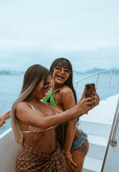 Elizabth Goes top star picture