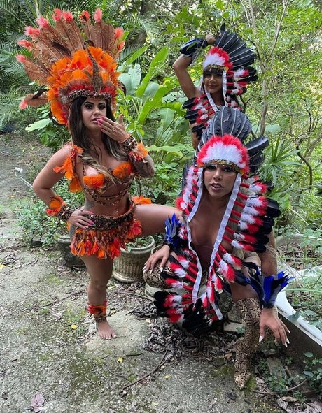 Elizabth Goes model exclusive galleries