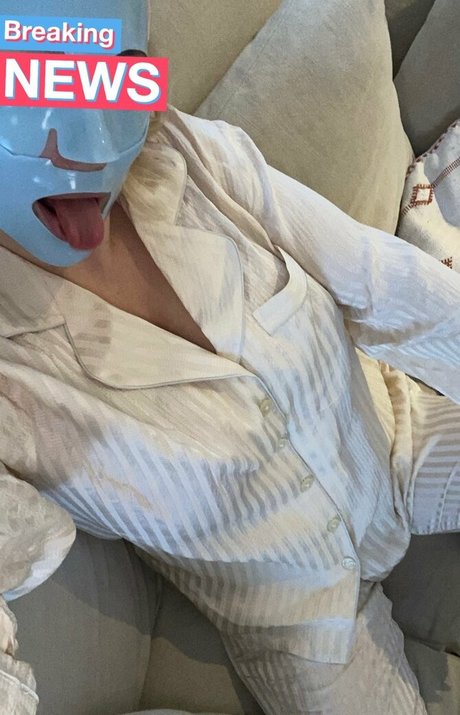 caracagl pretty model photo