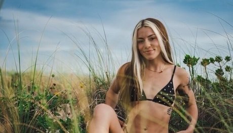 Knightly Rose model naked img