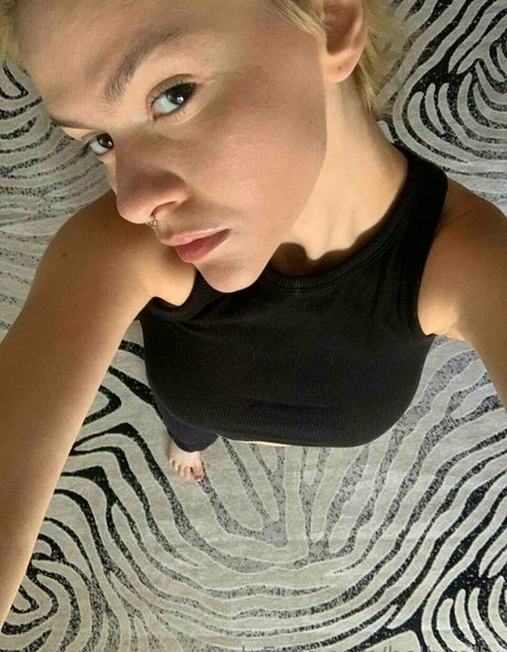 hollyrolly porn model gallery