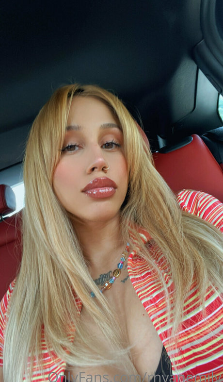 emilyywild hot actress img