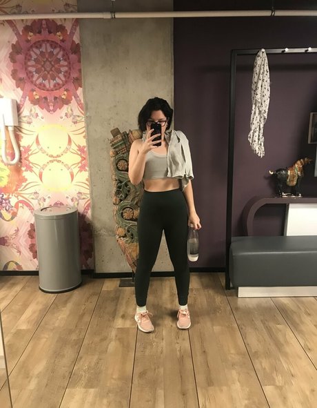 redlotti naked actress image