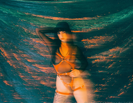 Reedsuicide model hd photos