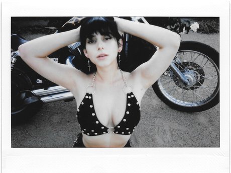 Reedsuicide hd actress gallery