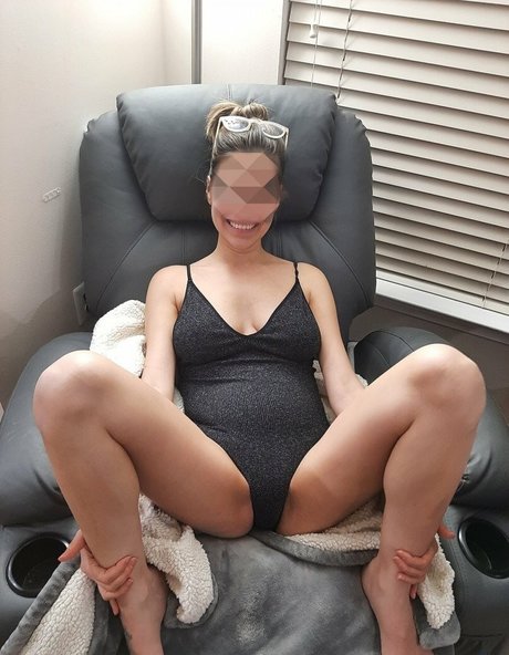 Tiny And Tan sexy model photo